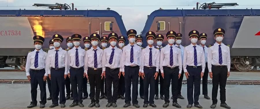 ທາງລົດໄຟ ຈີນ-ລາວ ກຽມຮັບພະນັກງານຊາວລາວຊ່ວຍຂັບລົດໄຟ - 6 - ທາງລົດໄຟ ຈີນ-ລາວ ກຽມຮັບພະນັກງານຊາວລາວຊ່ວຍຂັບລົດໄຟ ທາງລົດໄຟ ຈີນ-ລາວ ກຽມຮັບພະນັກງານຊາວລາວຊ່ວຍຂັບລົດໄຟ - 6 - ທາງລົດໄຟ ຈີນ-ລາວ ກຽມຮັບພະນັກງານຊາວລາວຊ່ວຍຂັບລົດໄຟ