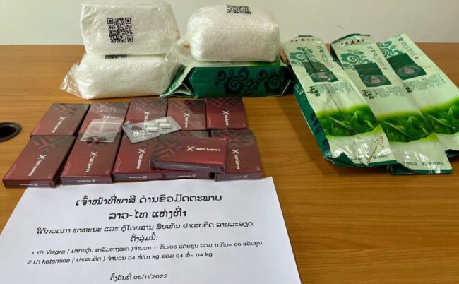 - 12355220 e1668222844583 - ເຈົ້າໜ້າທີ່ພາສີຂົວມິດຕະພາບ I ນະຄອນຫລວງວຽງຈັນ ຢຶດສານເສບຕິດຢາບ້າ ແລະ ປືນສັ້ນ ທີ່ນໍາເຂົ້າ ສປປ ລາວ