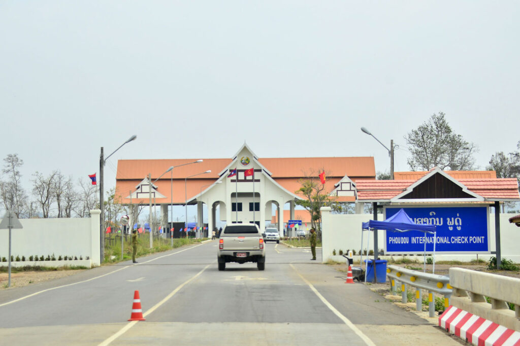 ປີຜ່ານມາ ດ່ານສາກົນ ພູດູ່ ເມືອງປາກລາຍ ມີຄົນ ເຂົ້າ-ອອກ 26.763 ຄົນ 15 ສັນຊາດ ແລະ ເກັບລາຍຮັບເຂົ້າງົບປະມານເກີນແຜນ - IMG 177 1024x682 - ປີຜ່ານມາ ດ່ານສາກົນ ພູດູ່ ເມືອງປາກລາຍ ມີຄົນ ເຂົ້າ-ອອກ 26.763 ຄົນ 15 ສັນຊາດ ແລະ ເກັບລາຍຮັບເຂົ້າງົບປະມານເກີນແຜນ