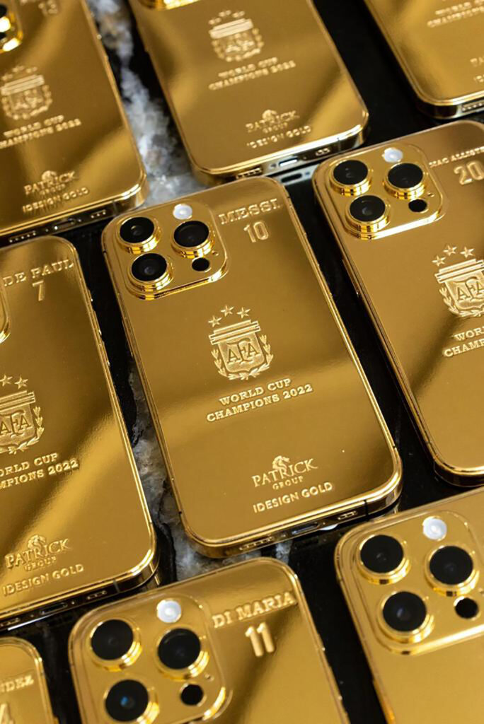 - lionel messi gold iphone 799494223 684x1024 - ເມສຊີ່ ສັ່ງຜະລິດ iPhone 14 pro ຈາກຄຳ 24k ໃຫ້ນັກເຕະ ແລະ ທີມງານ ອາເຈນຕິນາ ຊຸດແຊ້ມບານໂລກ - lionel messi gold iphone 799494223 684x1024 - ເມສຊີ່ ສັ່ງຜະລິດ iPhone 14 pro ຈາກຄຳ 24k ໃຫ້ນັກເຕະ ແລະ ທີມງານ ອາເຈນຕິນາ ຊຸດແຊ້ມບານໂລກ