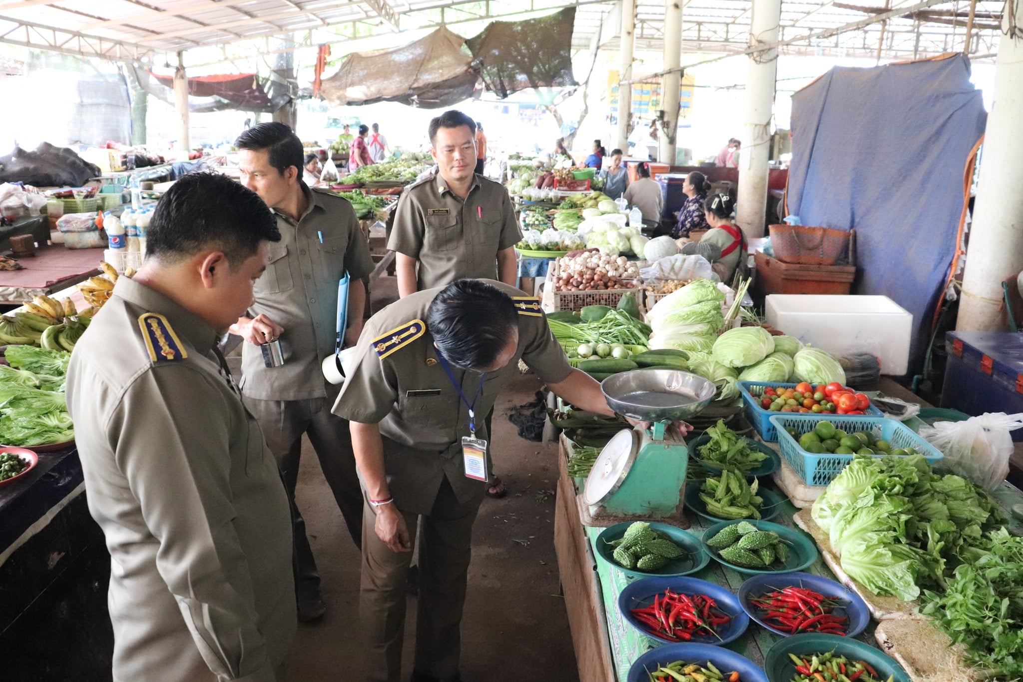 ການຄ້າເມືອງປາກກະດິງ ລົງກວດກາຕາຊີງຊັ່ງຢູ່ຕະຫລາດ ປ້ອງກັນການໂກງຜູ້ບໍລິໂພກ - 3362 - ການຄ້າເມືອງປາກກະດິງ ລົງກວດກາຕາຊີງຊັ່ງຢູ່ຕະຫລາດ ປ້ອງກັນການໂກງຜູ້ບໍລິໂພກ ການຄ້າເມືອງປາກກະດິງ ລົງກວດກາຕາຊີງຊັ່ງຢູ່ຕະຫລາດ ປ້ອງກັນການໂກງຜູ້ບໍລິໂພກ - 3362 - ການຄ້າເມືອງປາກກະດິງ ລົງກວດກາຕາຊີງຊັ່ງຢູ່ຕະຫລາດ ປ້ອງກັນການໂກງຜູ້ບໍລິໂພກ