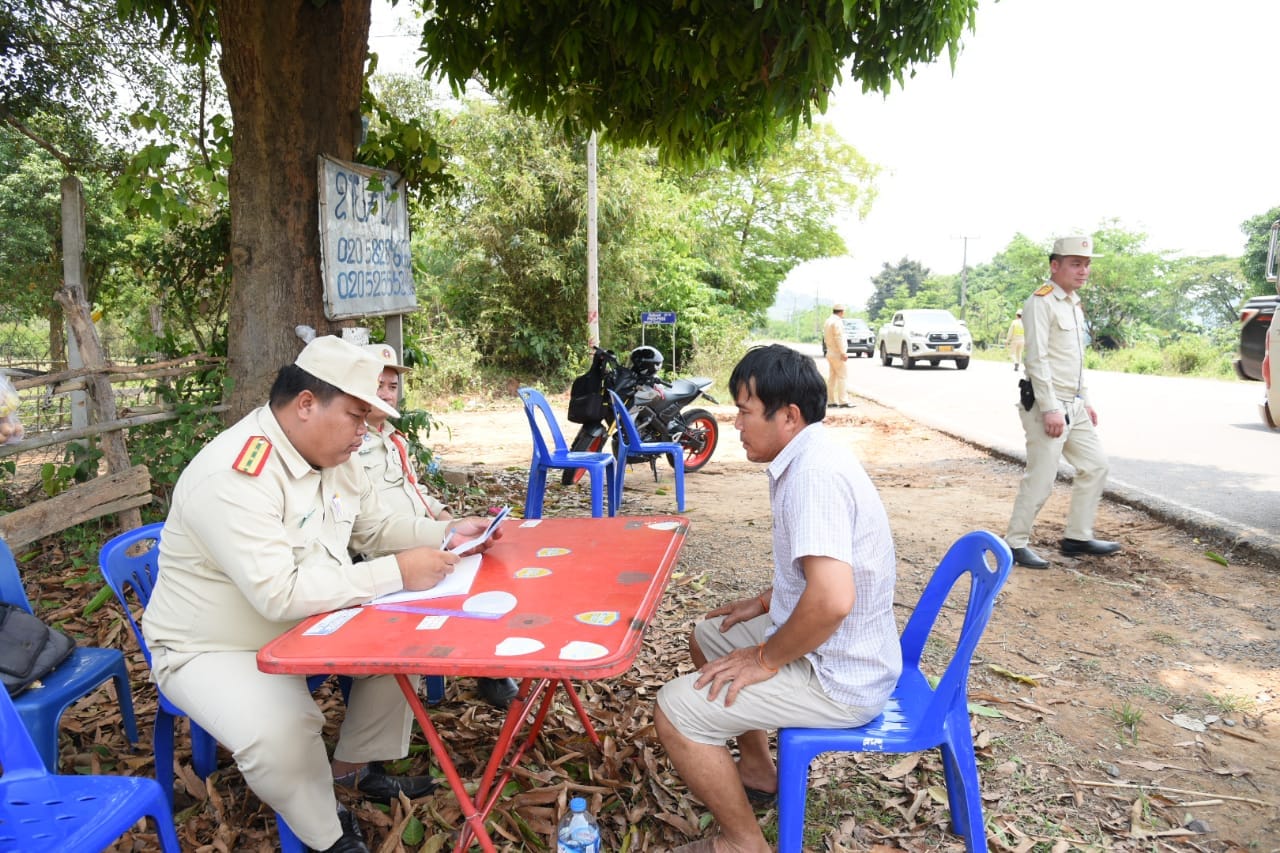 ຈະລາຈອນ ເມືອງສັງທອງ ເຂັ້ມງວດກວດກາຄວາມຖືກຕ້ອງຍານພາຫະນະ ໃນໄລຍະສະຫລອງປີໃໝ່ລາວ ພສ 2567 - 3662 - ຈະລາຈອນ ເມືອງສັງທອງ ເຂັ້ມງວດກວດກາຄວາມຖືກຕ້ອງຍານພາຫະນະ ໃນໄລຍະສະຫລອງປີໃໝ່ລາວ ພສ 2567 ຈະລາຈອນ ເມືອງສັງທອງ ເຂັ້ມງວດກວດກາຄວາມຖືກຕ້ອງຍານພາຫະນະ ໃນໄລຍະສະຫລອງປີໃໝ່ລາວ ພສ 2567 - 3662 - ຈະລາຈອນ ເມືອງສັງທອງ ເຂັ້ມງວດກວດກາຄວາມຖືກຕ້ອງຍານພາຫະນະ ໃນໄລຍະສະຫລອງປີໃໝ່ລາວ ພສ 2567