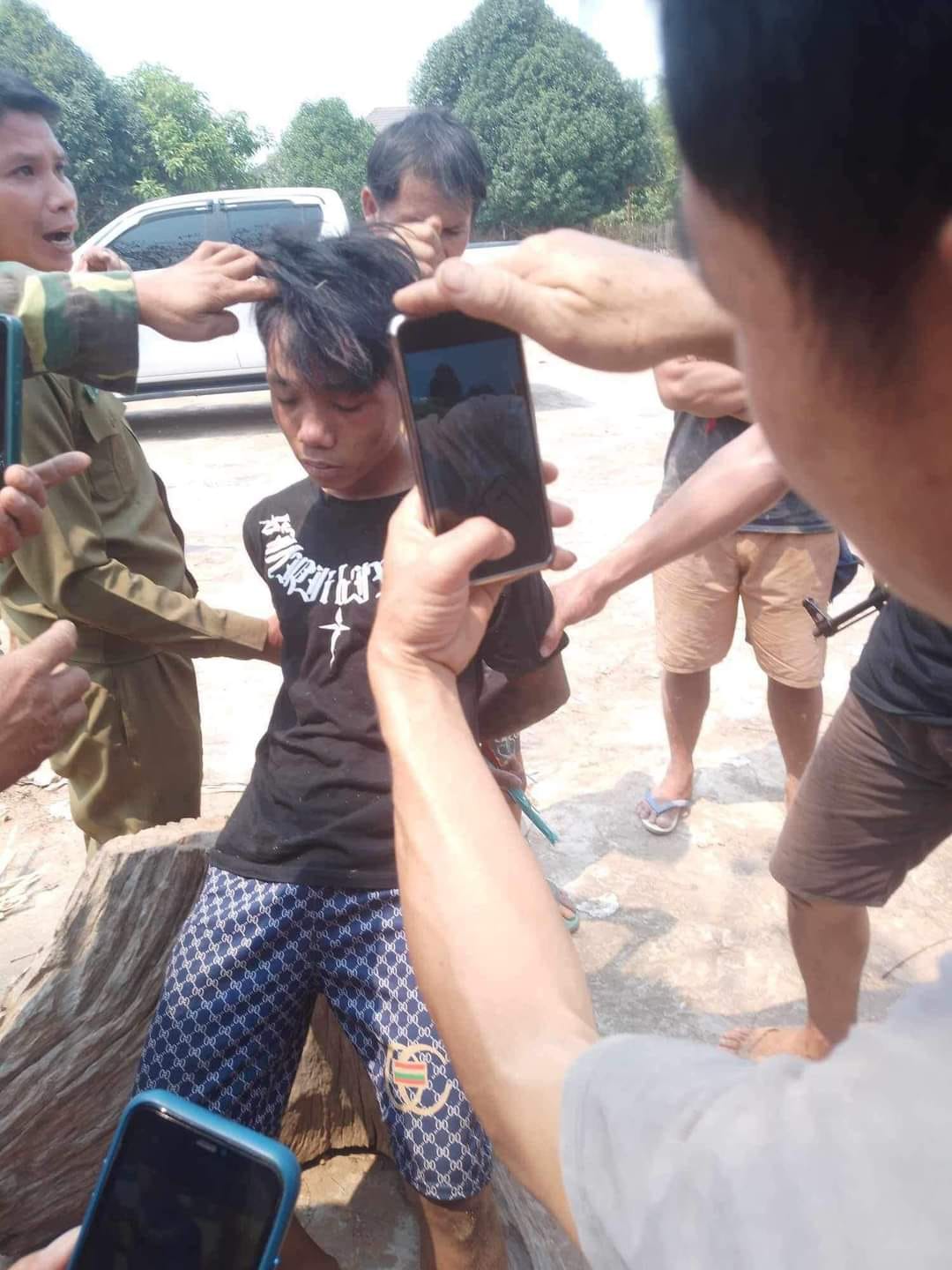 ໂຈນງັດເຂົ້າເຮືອນລັກຊັບ ຖືກຈັບໄດ້ 1 ຄົນ ແລະ ເອົາຕົວຫລົບໜີ 1ຄົນ ຢູ່ເມືອງຫ້ວຍຊາຍ ແຂວງບໍ່ແກ້ວ - 4674 - ໂຈນງັດເຂົ້າເຮືອນລັກຊັບ ຖືກຈັບໄດ້ 1 ຄົນ ແລະ ເອົາຕົວຫລົບໜີ 1ຄົນ ຢູ່ເມືອງຫ້ວຍຊາຍ ແຂວງບໍ່ແກ້ວ ໂຈນງັດເຂົ້າເຮືອນລັກຊັບ ຖືກຈັບໄດ້ 1 ຄົນ ແລະ ເອົາຕົວຫລົບໜີ 1ຄົນ ຢູ່ເມືອງຫ້ວຍຊາຍ ແຂວງບໍ່ແກ້ວ - 4674 - ໂຈນງັດເຂົ້າເຮືອນລັກຊັບ ຖືກຈັບໄດ້ 1 ຄົນ ແລະ ເອົາຕົວຫລົບໜີ 1ຄົນ ຢູ່ເມືອງຫ້ວຍຊາຍ ແຂວງບໍ່ແກ້ວ