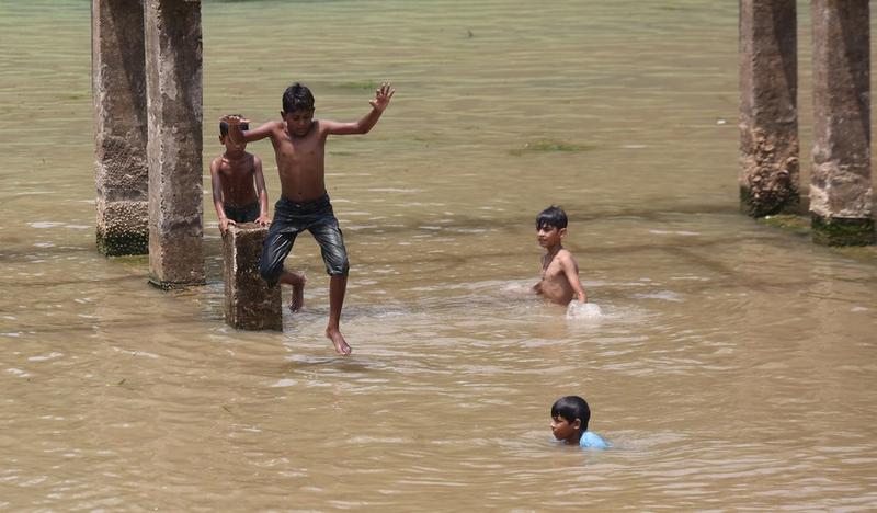 ບັງກະລາແດັດຜະເຊີນຄື້ນຄວາມຮ້ອນຮຸນແຮງ ອຸນຫະພູມເພີ່ມສູງໃນຮອບ 35 ປີ - image - ບັງກະລາແດັດຜະເຊີນຄື້ນຄວາມຮ້ອນຮຸນແຮງ ອຸນຫະພູມເພີ່ມສູງໃນຮອບ 35 ປີ ບັງກະລາແດັດຜະເຊີນຄື້ນຄວາມຮ້ອນຮຸນແຮງ ອຸນຫະພູມເພີ່ມສູງໃນຮອບ 35 ປີ - image - ບັງກະລາແດັດຜະເຊີນຄື້ນຄວາມຮ້ອນຮຸນແຮງ ອຸນຫະພູມເພີ່ມສູງໃນຮອບ 35 ປີ