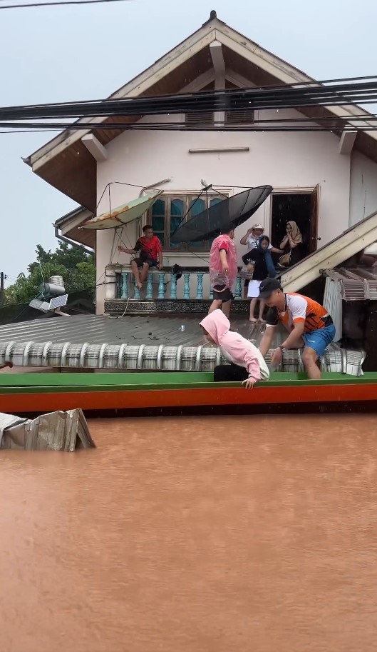 ອຸຕຸແຈ້ງເຕືອນໄພນ້ຳຖ້ວມ ໂດຍສະເພາະແຂວງພາກເໜືອ ແລະ ພາກກາງ ຝົນຈະຕົກແຮງຕິດຕໍ່ກັນຫລາຍວັນ - 544969 - ອຸຕຸແຈ້ງເຕືອນໄພນ້ຳຖ້ວມ ໂດຍສະເພາະແຂວງພາກເໜືອ ແລະ ພາກກາງ ຝົນຈະຕົກແຮງຕິດຕໍ່ກັນຫລາຍວັນ ອຸຕຸແຈ້ງເຕືອນໄພນ້ຳຖ້ວມ ໂດຍສະເພາະແຂວງພາກເໜືອ ແລະ ພາກກາງ ຝົນຈະຕົກແຮງຕິດຕໍ່ກັນຫລາຍວັນ - 544969 - ອຸຕຸແຈ້ງເຕືອນໄພນ້ຳຖ້ວມ ໂດຍສະເພາະແຂວງພາກເໜືອ ແລະ ພາກກາງ ຝົນຈະຕົກແຮງຕິດຕໍ່ກັນຫລາຍວັນ