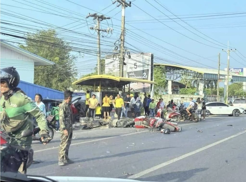 ລົດເກັງພຸ່ງຕຳເດັກນ້ອຍແລະຕຳຫລວດ ທີ່ກຳລັງຍ່າງຂ້າມທາງ ມີຜູ້ໄດ້ຮັບບາດເຈັບ 10 ຄົນ ຢູ່ປະເທດໄທ - WhatsApp Image 2024 12 23 at 17 - ລົດເກັງພຸ່ງຕຳເດັກນ້ອຍແລະຕຳຫລວດ ທີ່ກຳລັງຍ່າງຂ້າມທາງ ມີຜູ້ໄດ້ຮັບບາດເຈັບ 10 ຄົນ ຢູ່ປະເທດໄທ